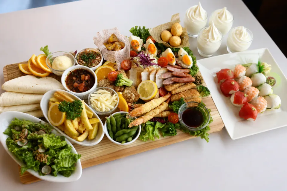 マルカンビル大食堂のプレート宴会コース料理