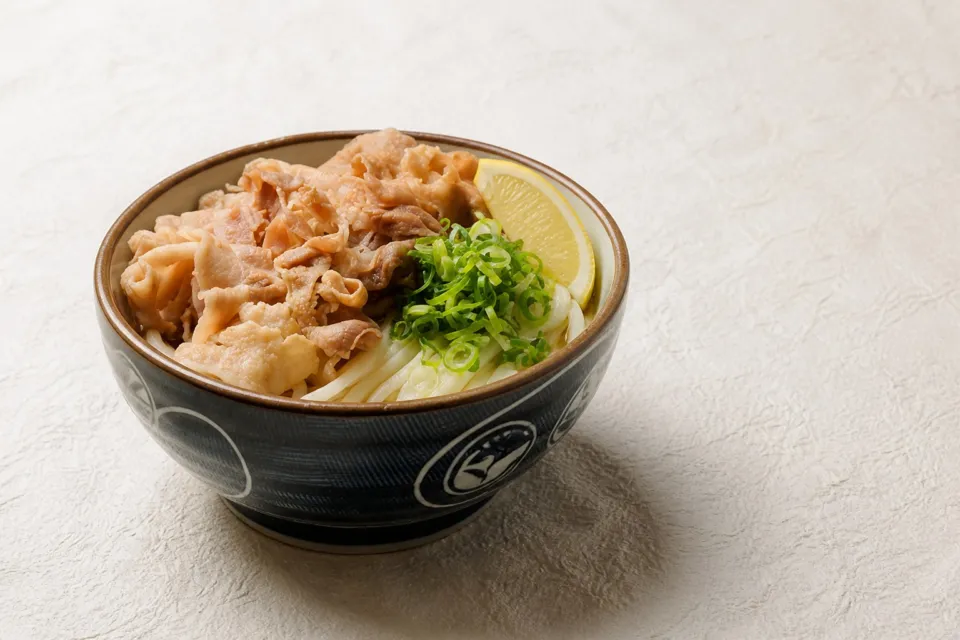 麺処 綿谷 丸亀店の豚肉ぶっかけうどん