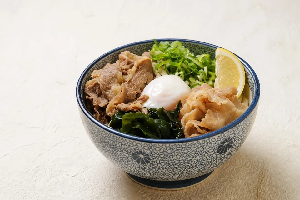 麺処 綿谷 丸亀店の肉温玉ぶっかけうどん
