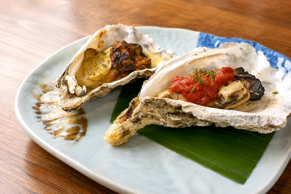宮島グランドホテル有もとの殻付き牡蠣料理