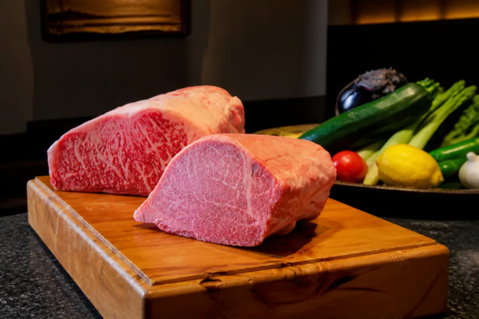 ステーキ懐石都 春日のステーキ用の肉の盛り合わせ