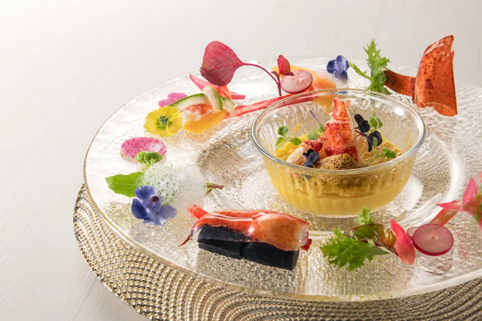 ステーキ懐石都 春日の季節の前菜を盛り付けた一皿