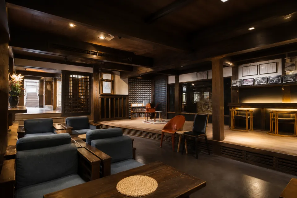 深山荘 高見屋の歴史ある館内