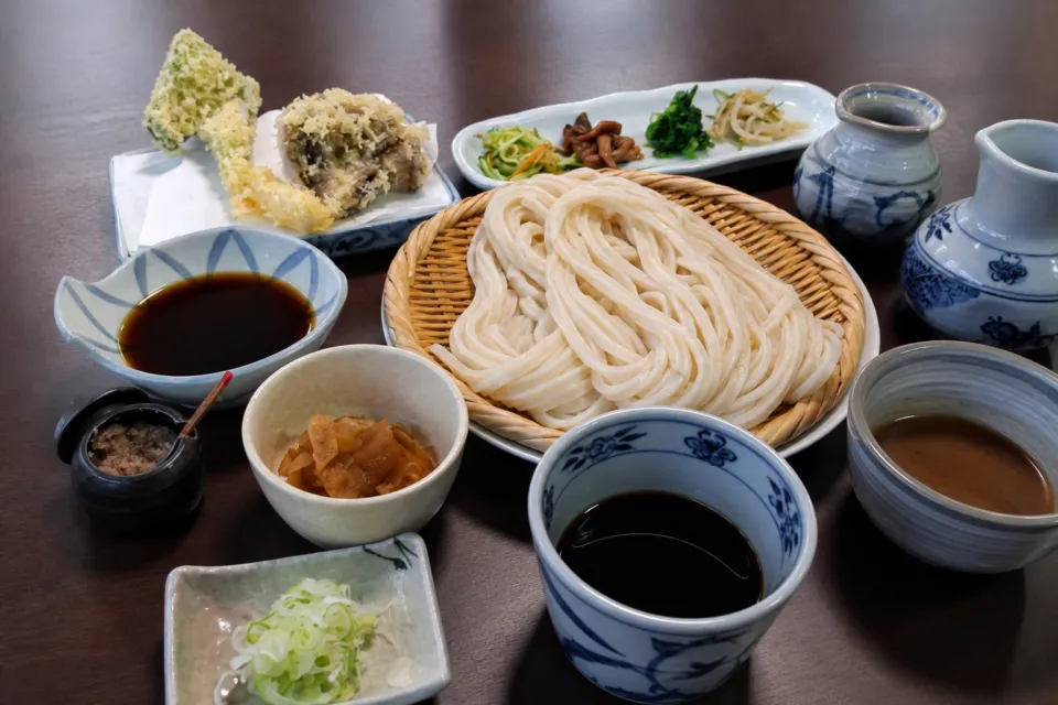 水沢うどん 岩戸屋のもりうどんと天ぷら