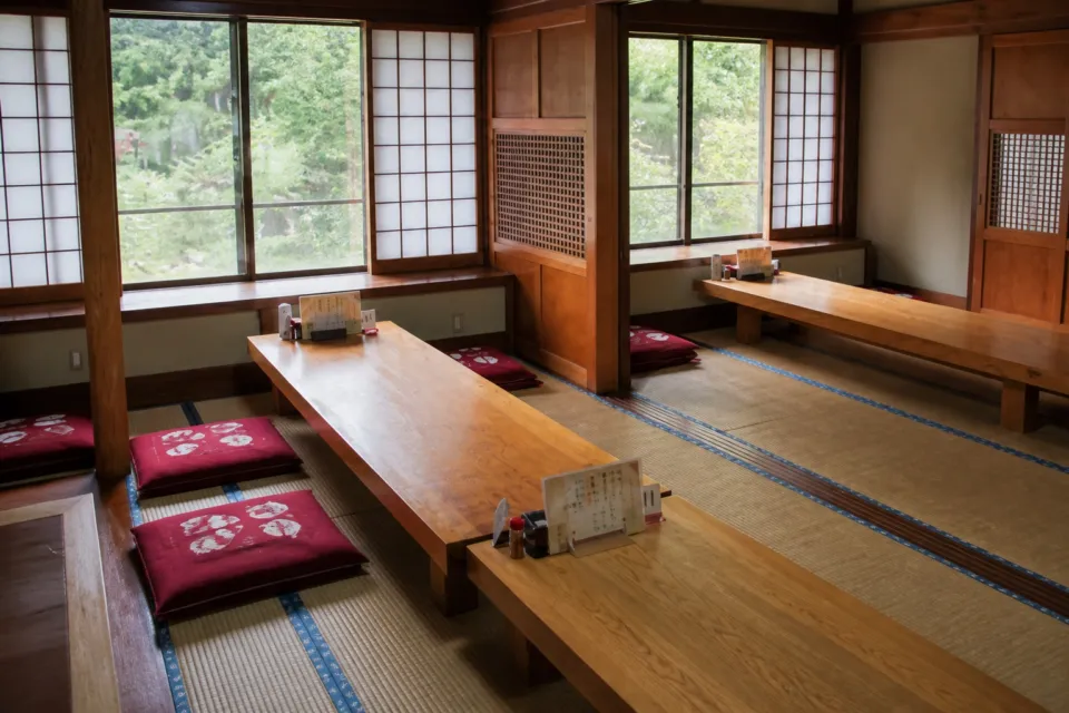 水沢うどん 岩戸屋の座敷席