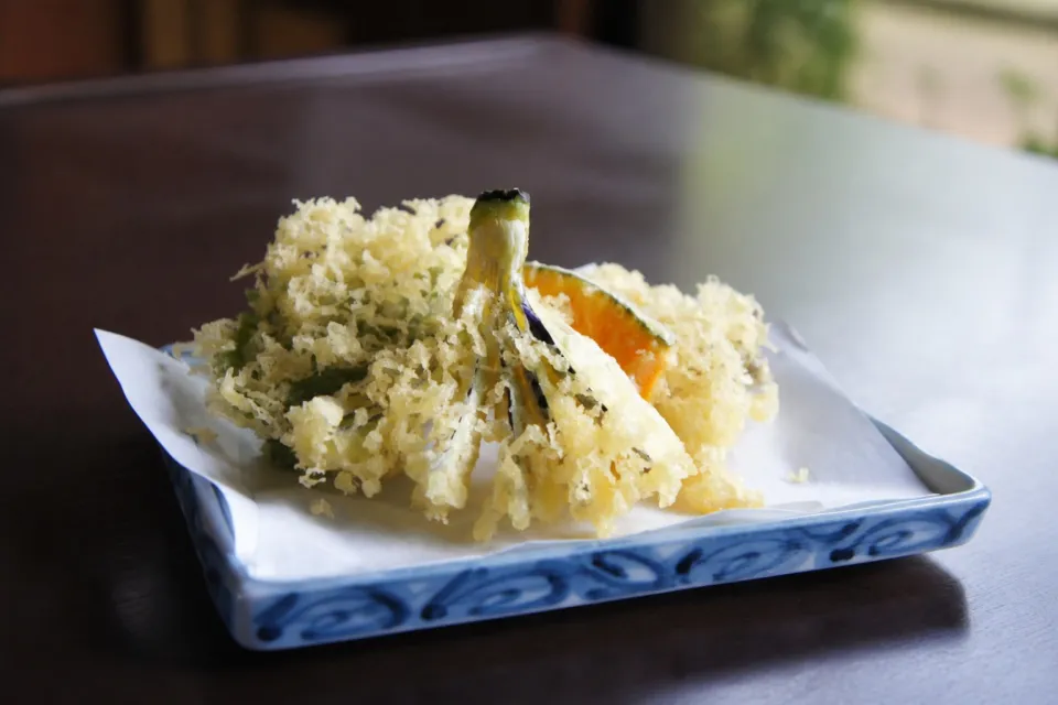 水沢うどん 岩戸屋の舞茸と野菜の天ぷら