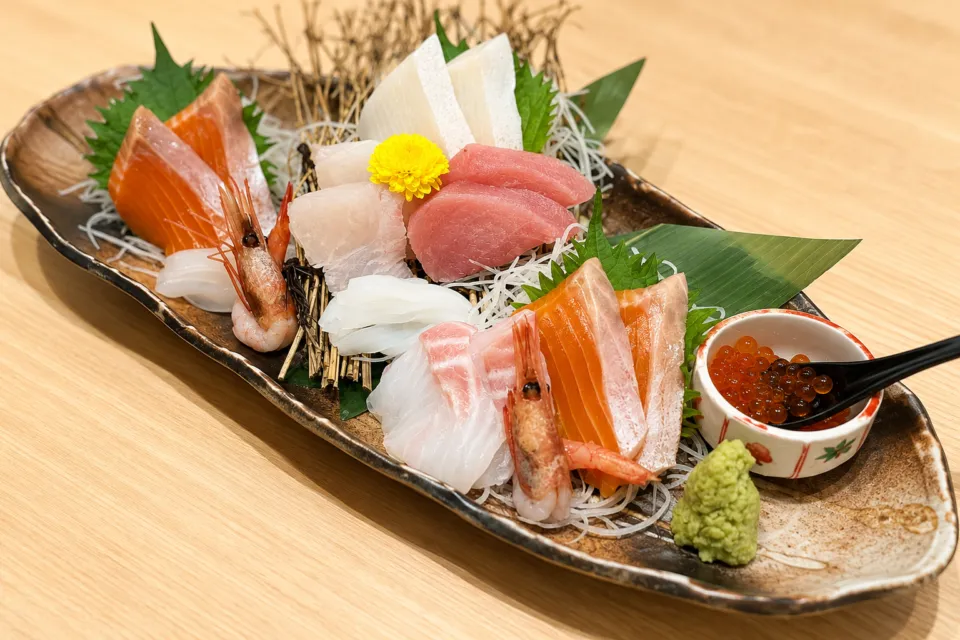文珠荘の魚介を盛り合わせた刺身