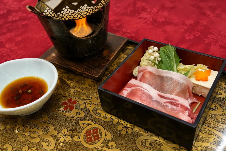 盛岡つなぎ温泉 ホテル紫苑の豚肉と野菜の鍋料理