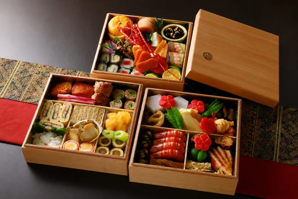 鍋茶屋の三段重のおせち料理
