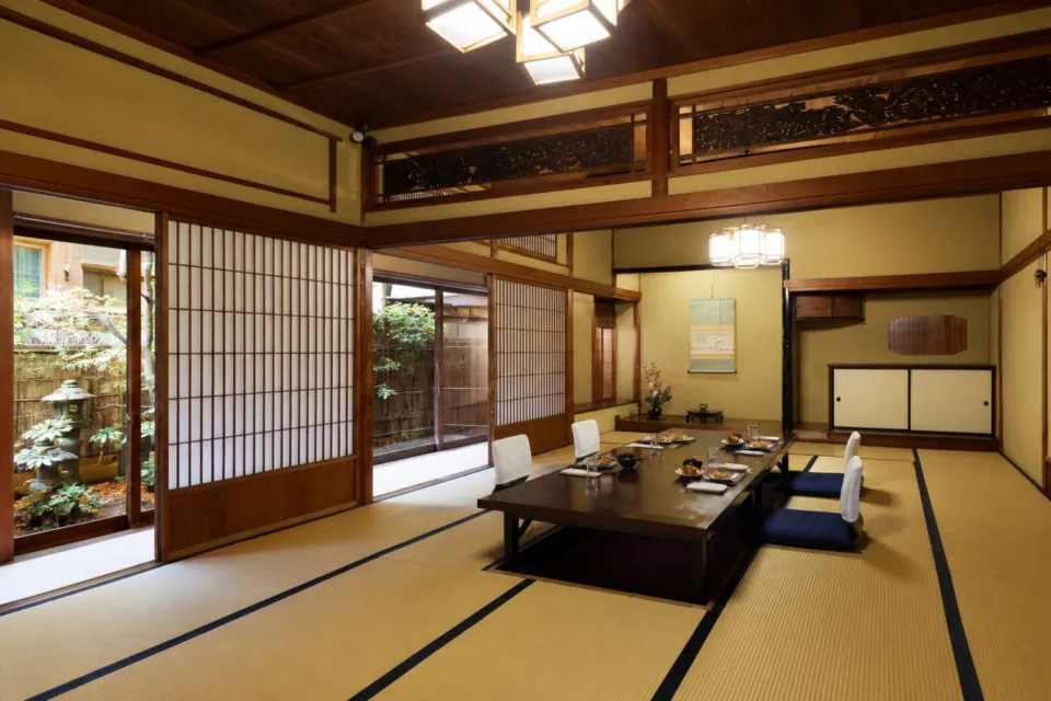 鍋茶屋の庭を望む十九番の間