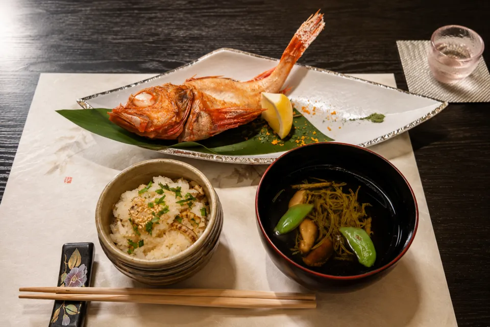 渚亭 たろう庵の焼き魚と炊き込みご飯