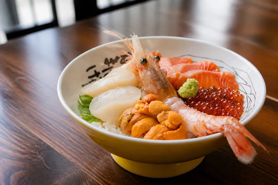 なまはげ御殿(ニュー畠兼)の時空を超えた海鮮丼