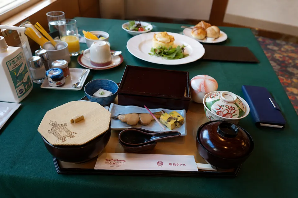 奈良ホテルの茶粥を含む朝食膳