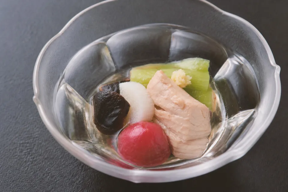 日本料理 行形亭の季節野菜と魚の煮物