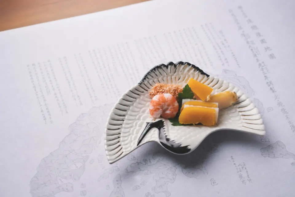 日本料理 行形亭の器に盛り付けられる季節料理