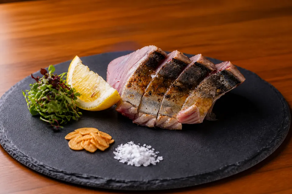 肉料理 Zushioの表面を香ばしく焼いた魚料理