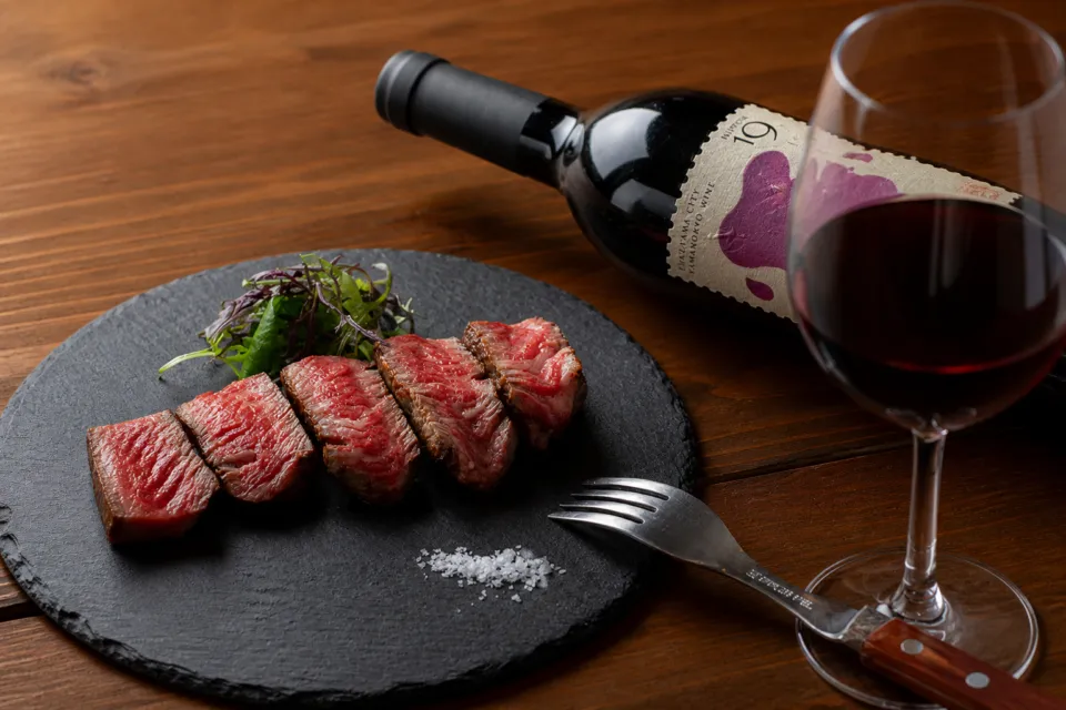 肉料理 Zushioのステーキと赤ワインのペアリング