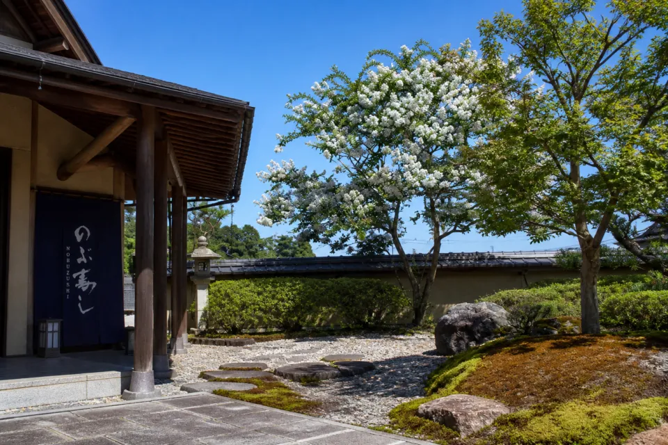 のぶ寿しの日本庭園