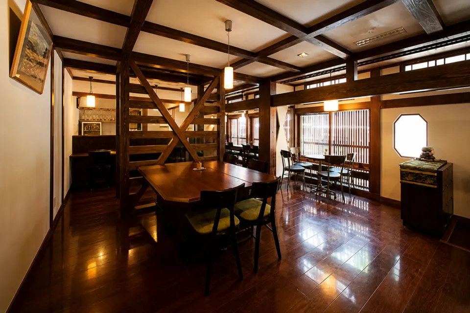 能登屋旅館の休憩スペース山ぼうし
