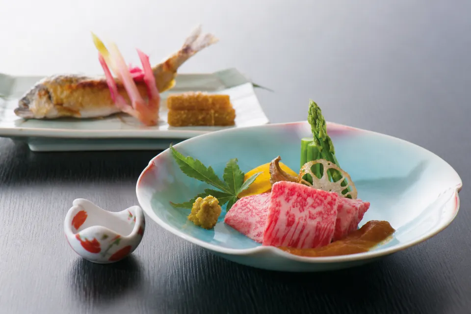 能登屋旅館の尾花沢牛の料理