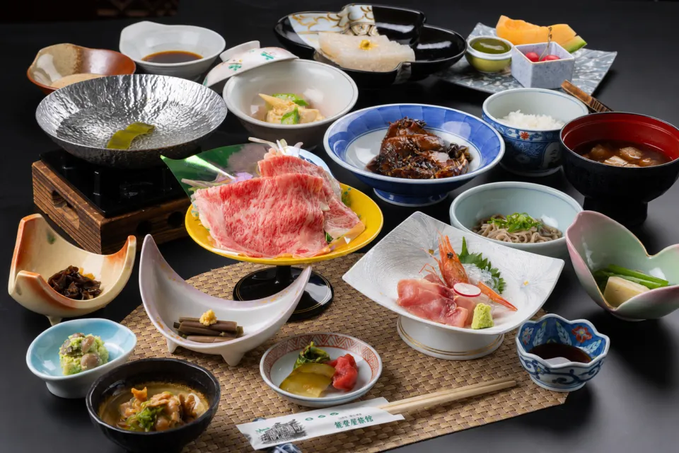 能登屋旅館の尾花沢牛を含む夕食会席