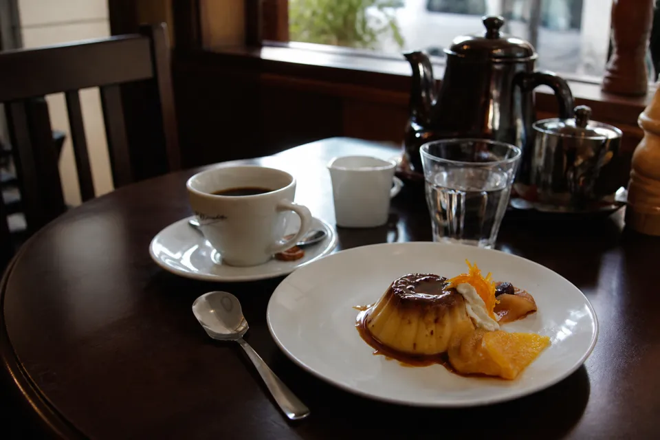 おきな堂のプリンとコーヒー