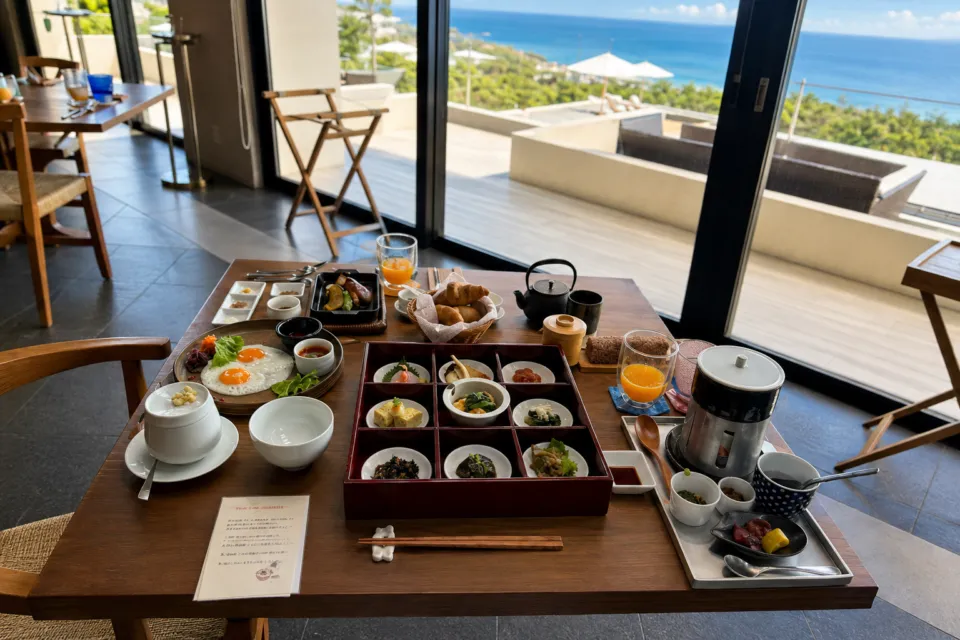 One Suite THE GRANDの海を望むレストランで提供される和朝食