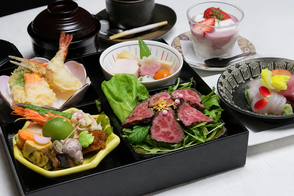 お料理 七草の多彩な料理を盛り込んだ七草点心