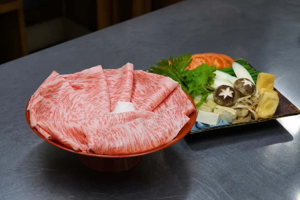 お料理 七草のすき焼き用牛肉と野菜の盛り合わせ