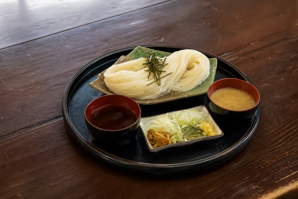 お食事処 桜の里の稲庭冷やし二味うどん