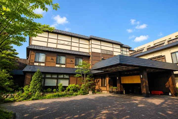 おたる宏楽園の玄関と建物外観
