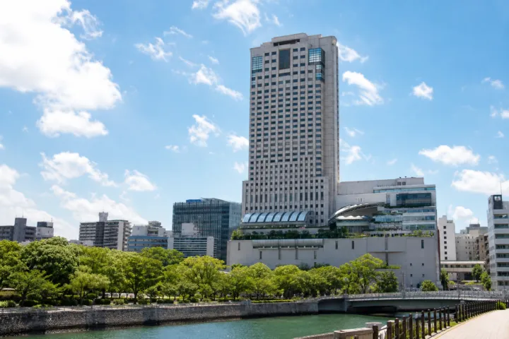 リーガロイヤルホテル広島の正面外観