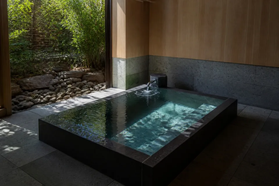 旅館くらしきの離れ湯と坪庭