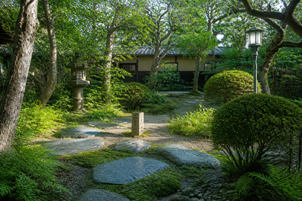 旅館くらしきの陽前の庭