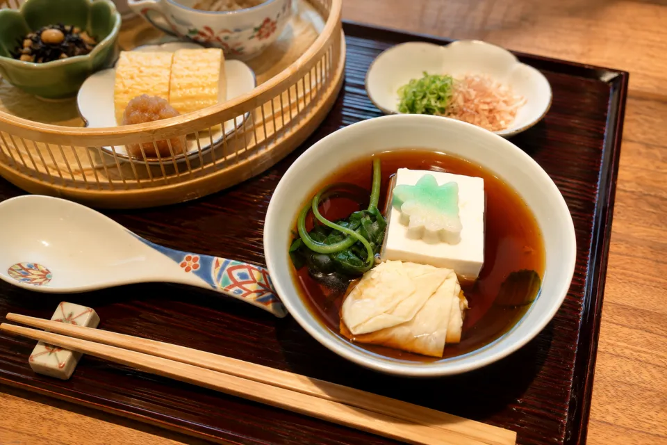 旅亭嵐月の豆腐料理とだし巻き卵の和朝食