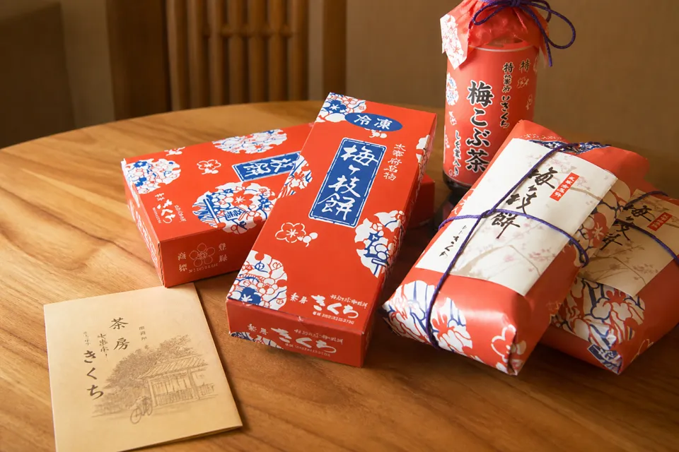 茶房きくちの梅ヶ枝餅と梅こぶ茶の包装