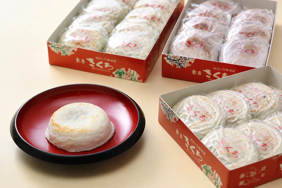 茶房きくちの持ち帰り用梅ヶ枝餅と箱
