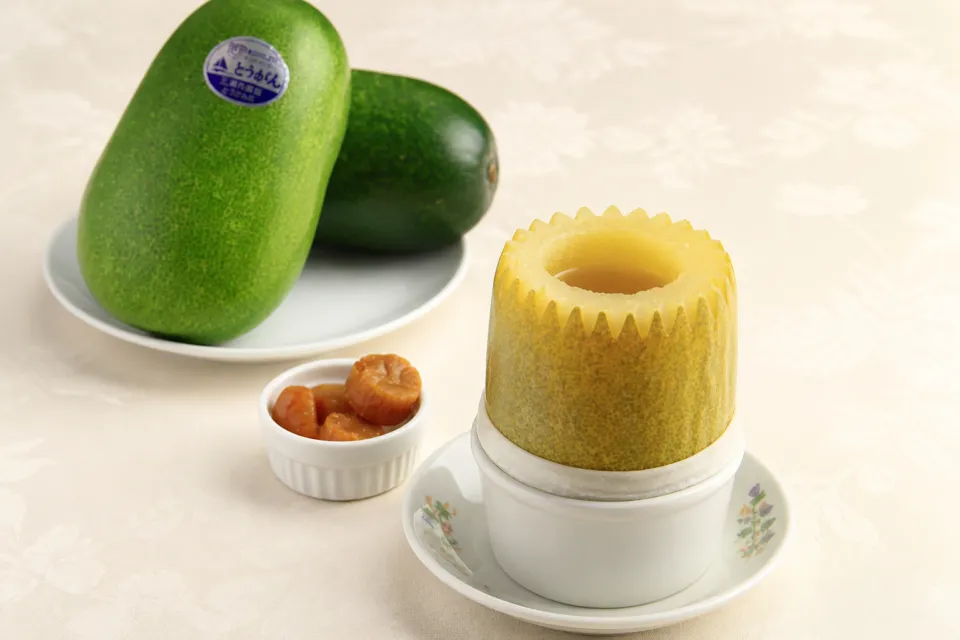 菜香新館の冬瓜を器に仕立てた蒸しスープ