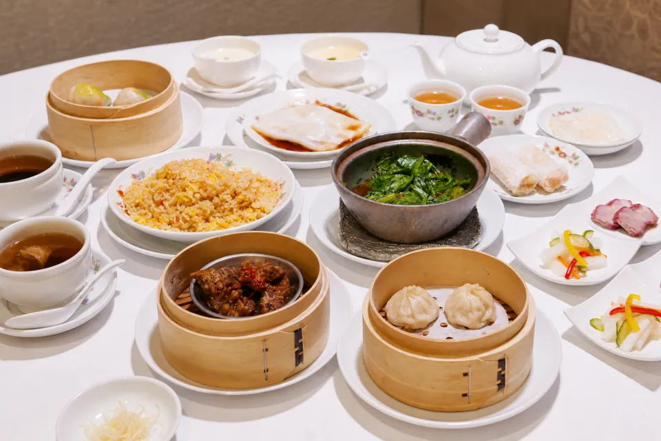 菜香新館の点心や炒飯を一堂に並べた清芳午餐