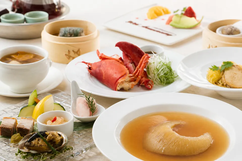 菜香新館のフカヒレ料理や海鮮料理を組み合わせた季節のコース
