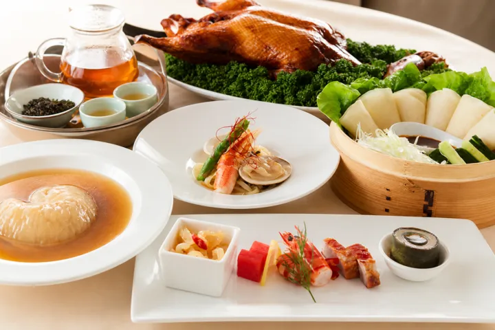 菜香新館の北京ダックと広東料理を並べたコース料理