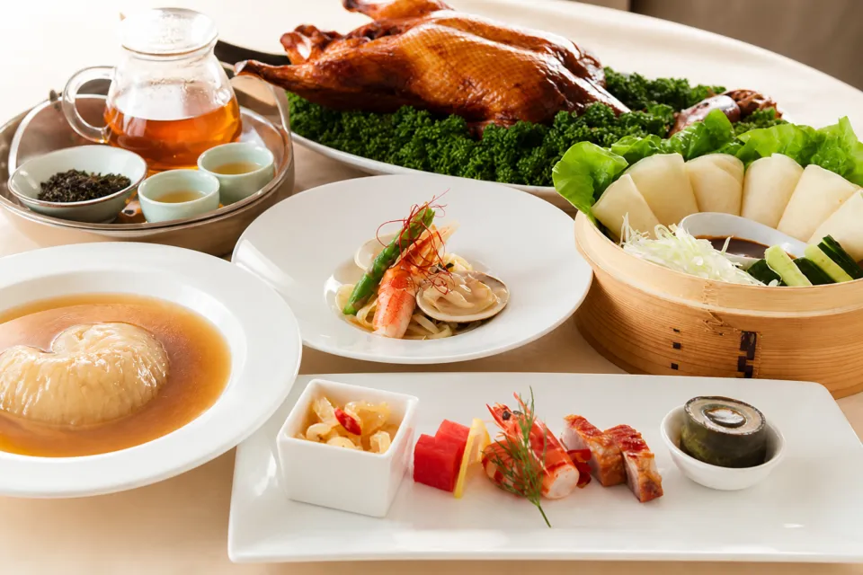 菜香新館の北京ダックと広東料理を並べたコース料理