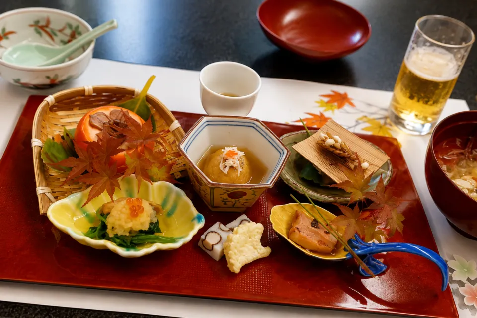 山荘 風の杜の紅葉をあしらった会席料理