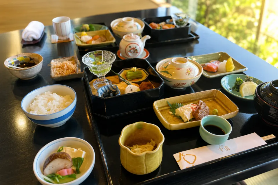 茶寮宗園の和朝食
