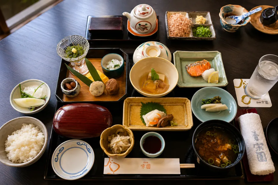 茶寮宗園の和朝食膳