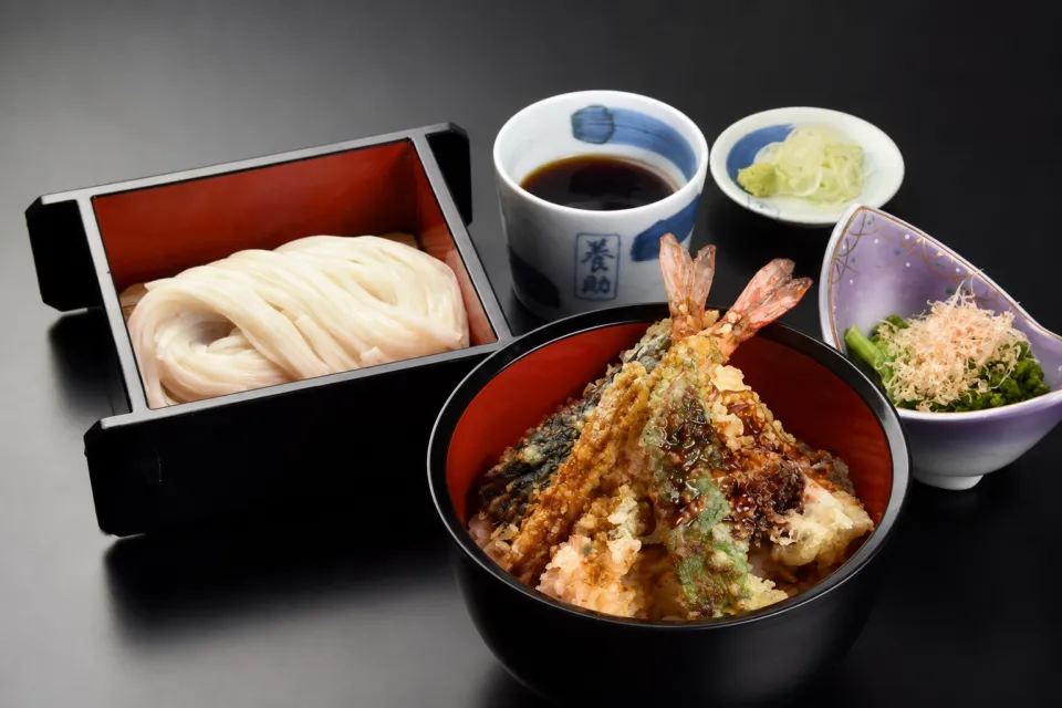 佐藤養助 秋田店の稲庭うどんと天丼の御膳