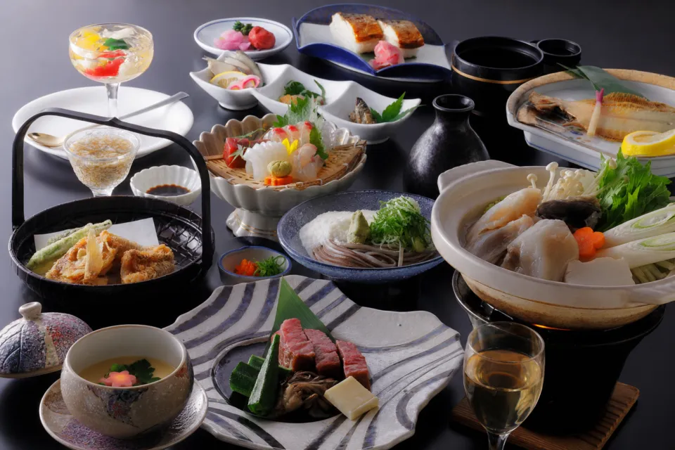 夕雅と旬彩の宿 せくみ屋の若狭の魚介を盛り込んだ会席料理