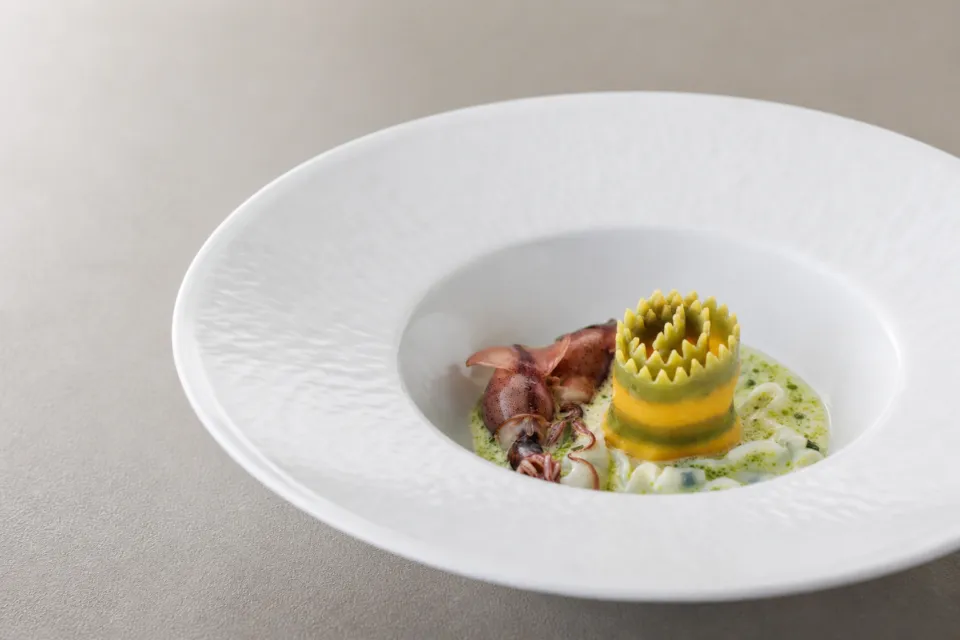 SÉZANNEのイカと野菜を合わせた一皿