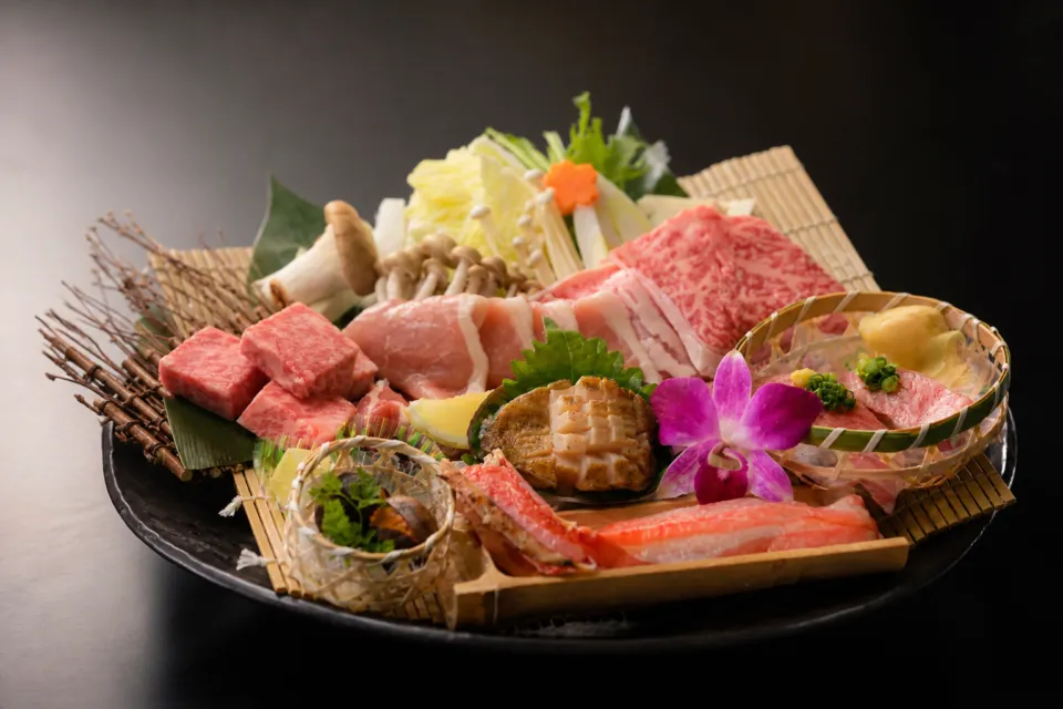 安比八幡平の食の宿 四季館 彩冬の肉や海鮮を盛り合わせた料理