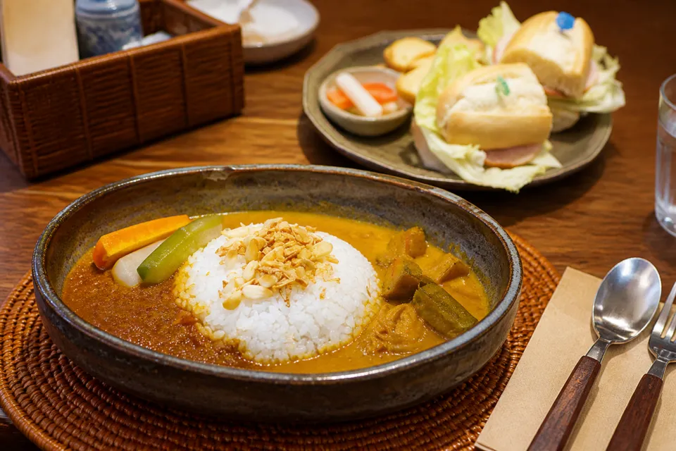 四万温泉 柏屋カフェの柏屋カレーとサンドイッチ